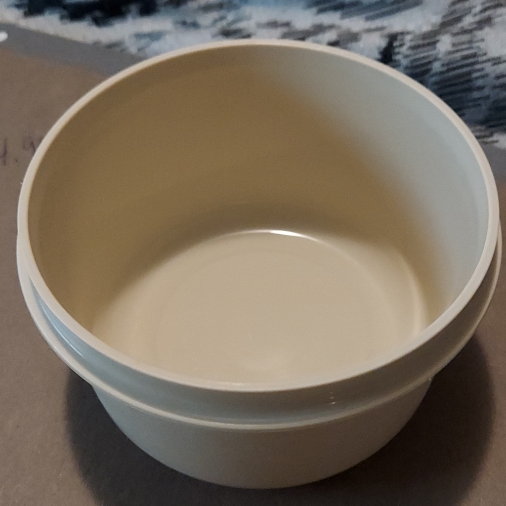 Tupperware - Picture 2 of 3